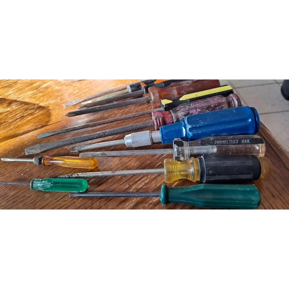 12 Vintage Screwdrivers‎